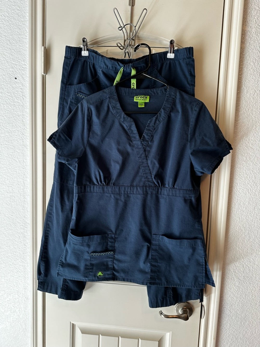 CROCS medical apparel navy scrub set, top and cargo style pants